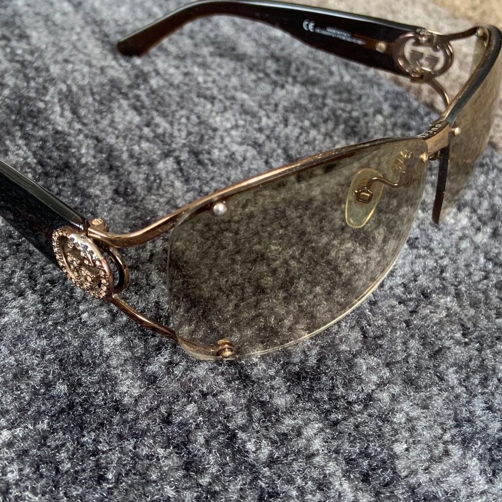 Authentic GUCCI Sunglasses and case